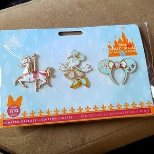 Disney main attraction pin set